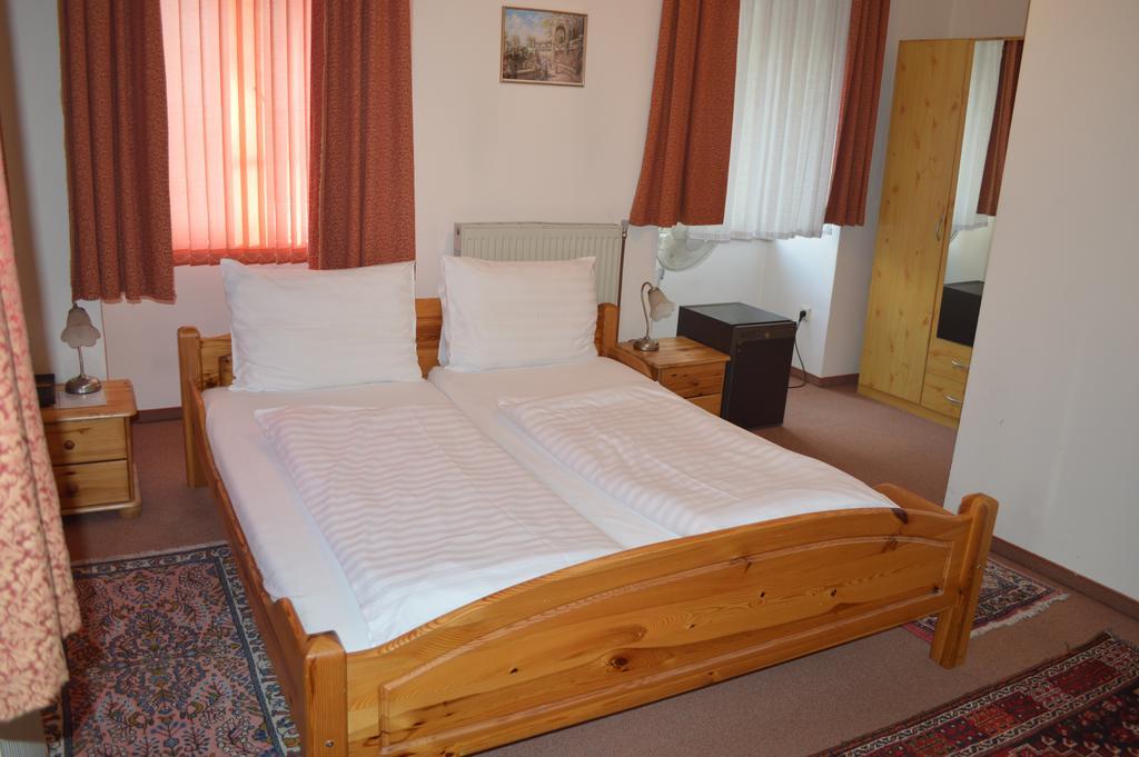 וינה Hotel Pension Walzerstadt חדר תמונה