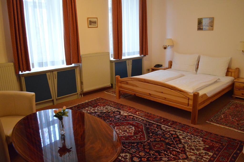 וינה Hotel Pension Walzerstadt חדר תמונה