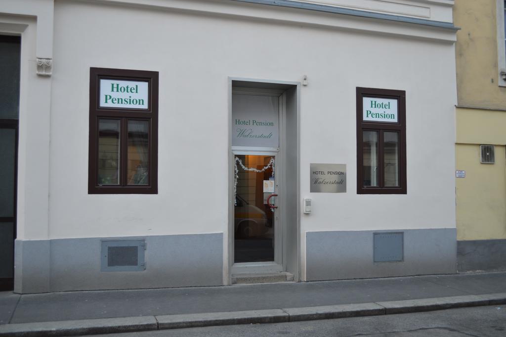 וינה Hotel Pension Walzerstadt מראה חיצוני תמונה