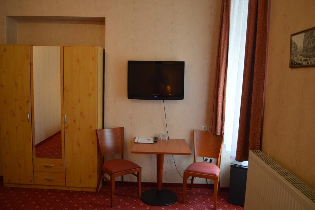 וינה Hotel Pension Walzerstadt מראה חיצוני תמונה