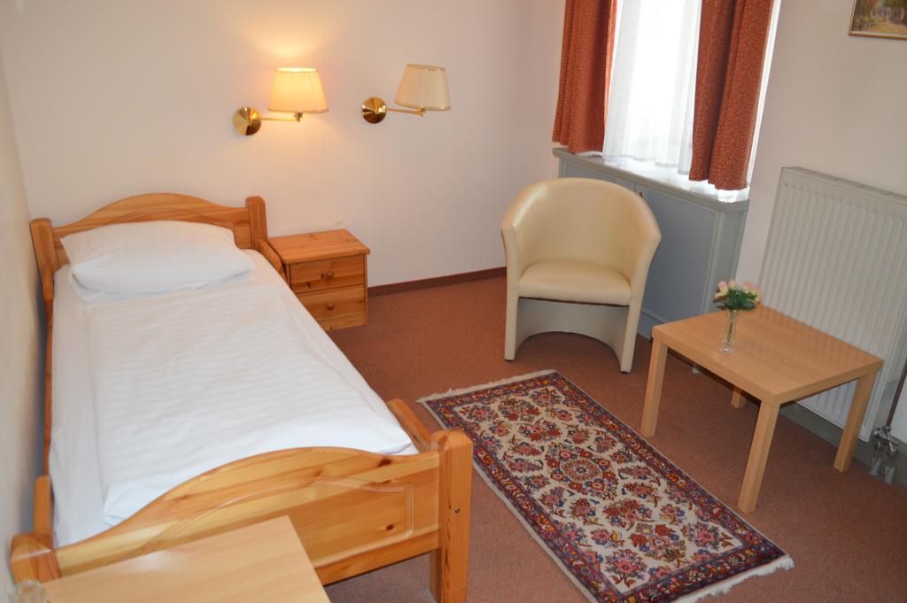 וינה Hotel Pension Walzerstadt חדר תמונה