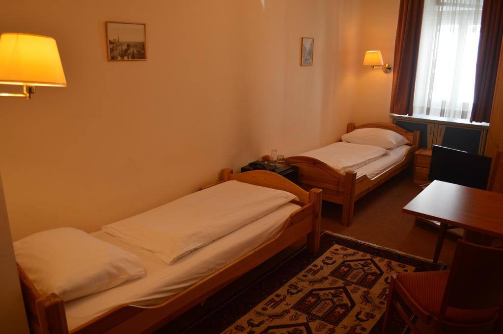 וינה Hotel Pension Walzerstadt חדר תמונה