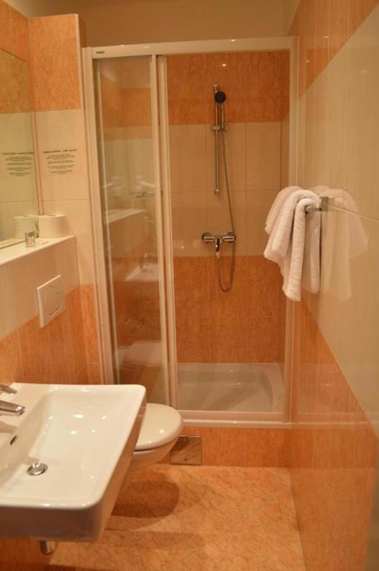 וינה Hotel Pension Walzerstadt חדר תמונה