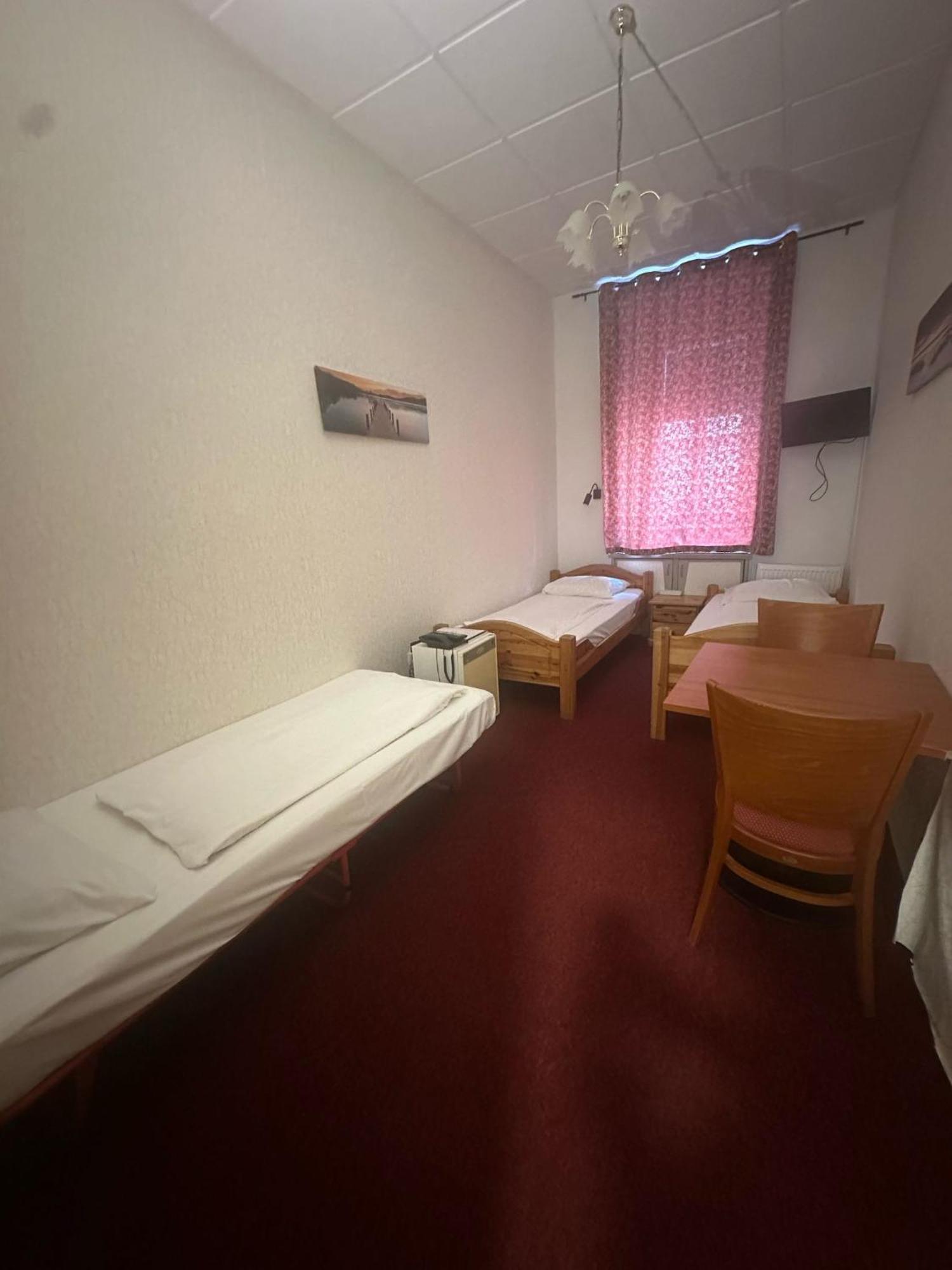 וינה Hotel Pension Walzerstadt חדר תמונה