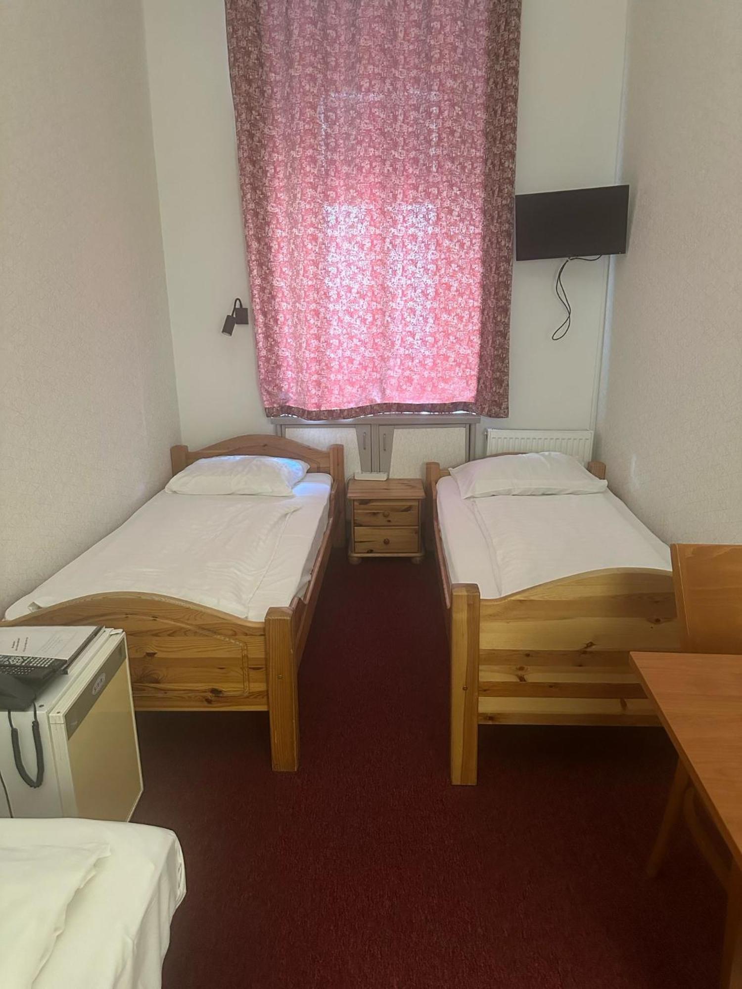 וינה Hotel Pension Walzerstadt מראה חיצוני תמונה
