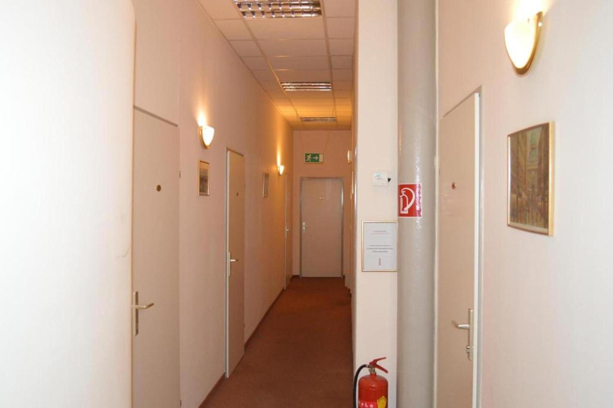 וינה Hotel Pension Walzerstadt מראה חיצוני תמונה